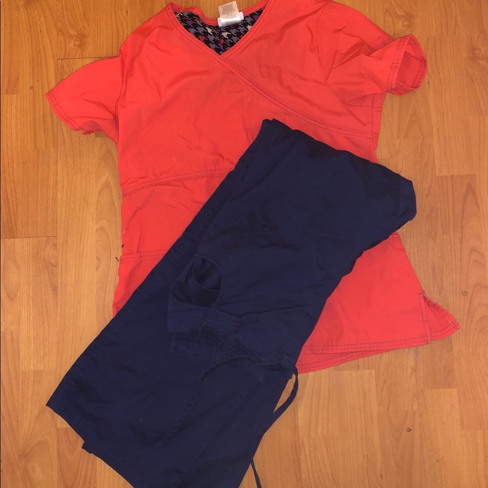 Scrub set